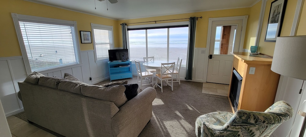 Sand Dollar Suite – Upstairs Ocean Front View photo 1