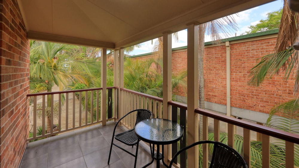 Deluxe Room, 1 Queen Bed, Balcony photo 3