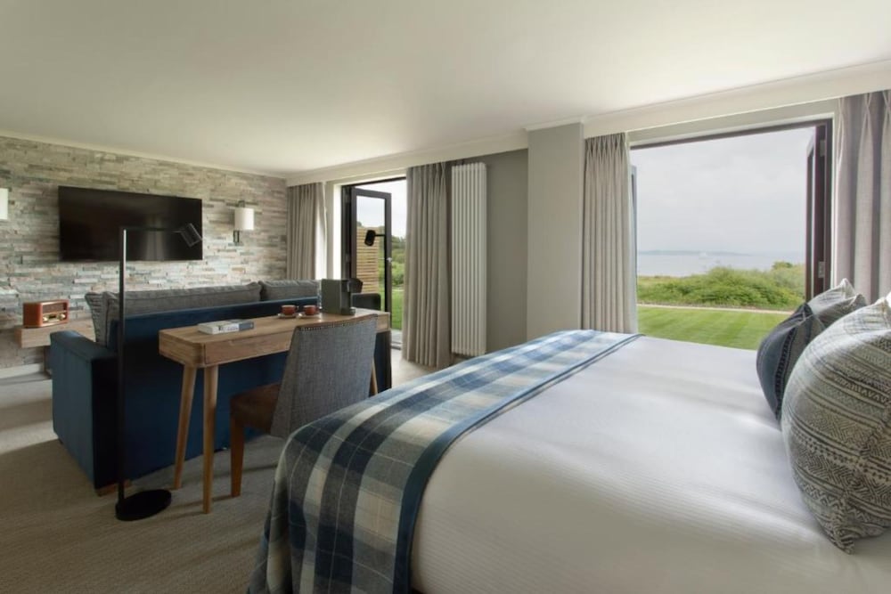 Seaview Suite - Photo 2