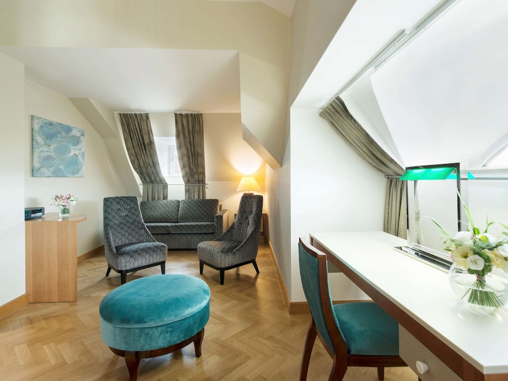 Magnifique Attic Room, 1 Dobule Bed, Sea Side