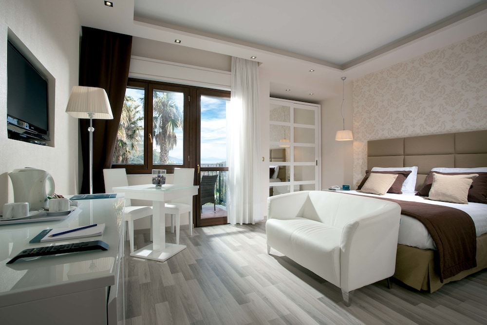 Standard Double Room, Balcony, Garden View (Adults Only) photo 2
