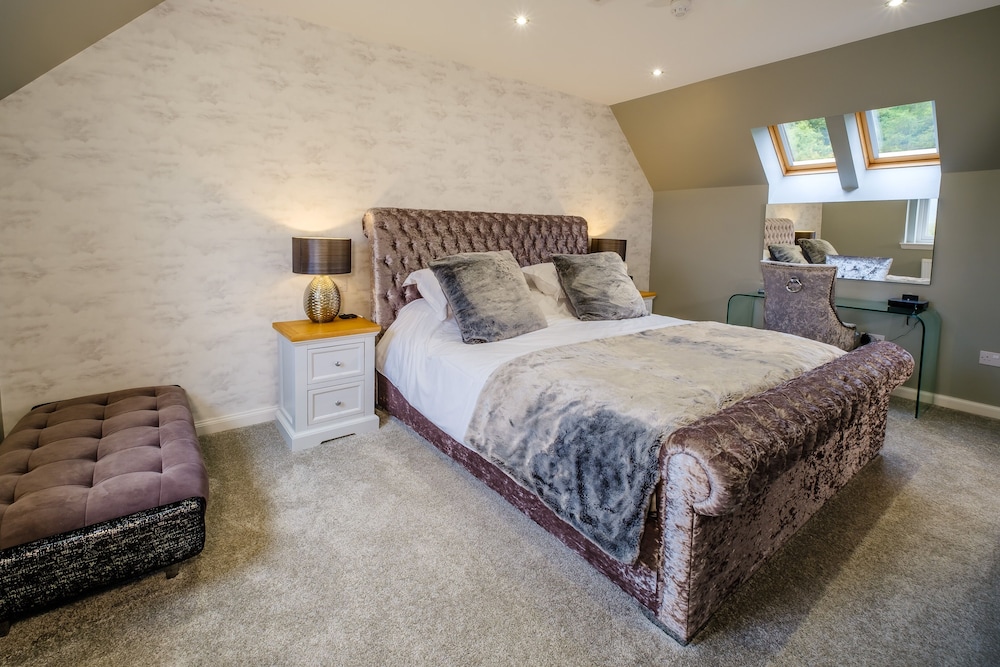 Luxury Room, 1 Super-King Bed, Balcony, Mountain View