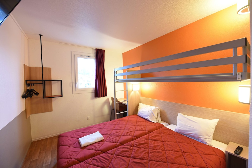 Standard Room, 2 Twin Beds - Photo 1