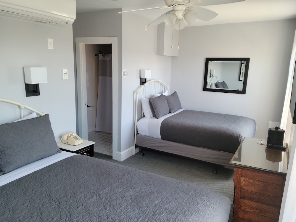 Room, Multiple Beds, Island view photo 2