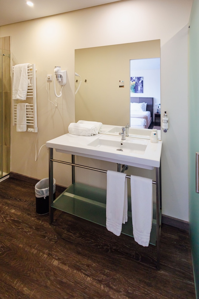 Deluxe Room - Photo 2