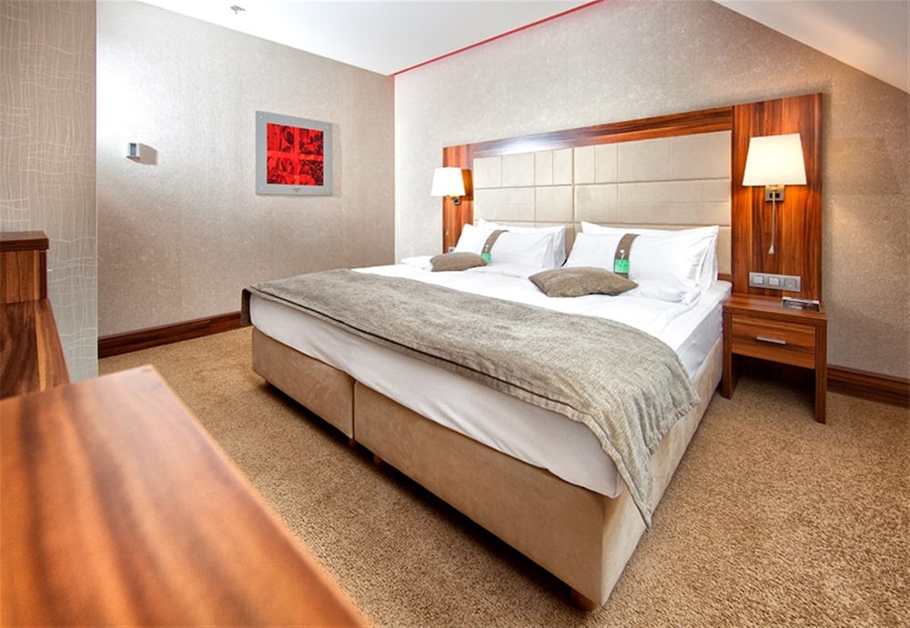 Suite, Multiple Beds (Additional Living Area) - Photo 7