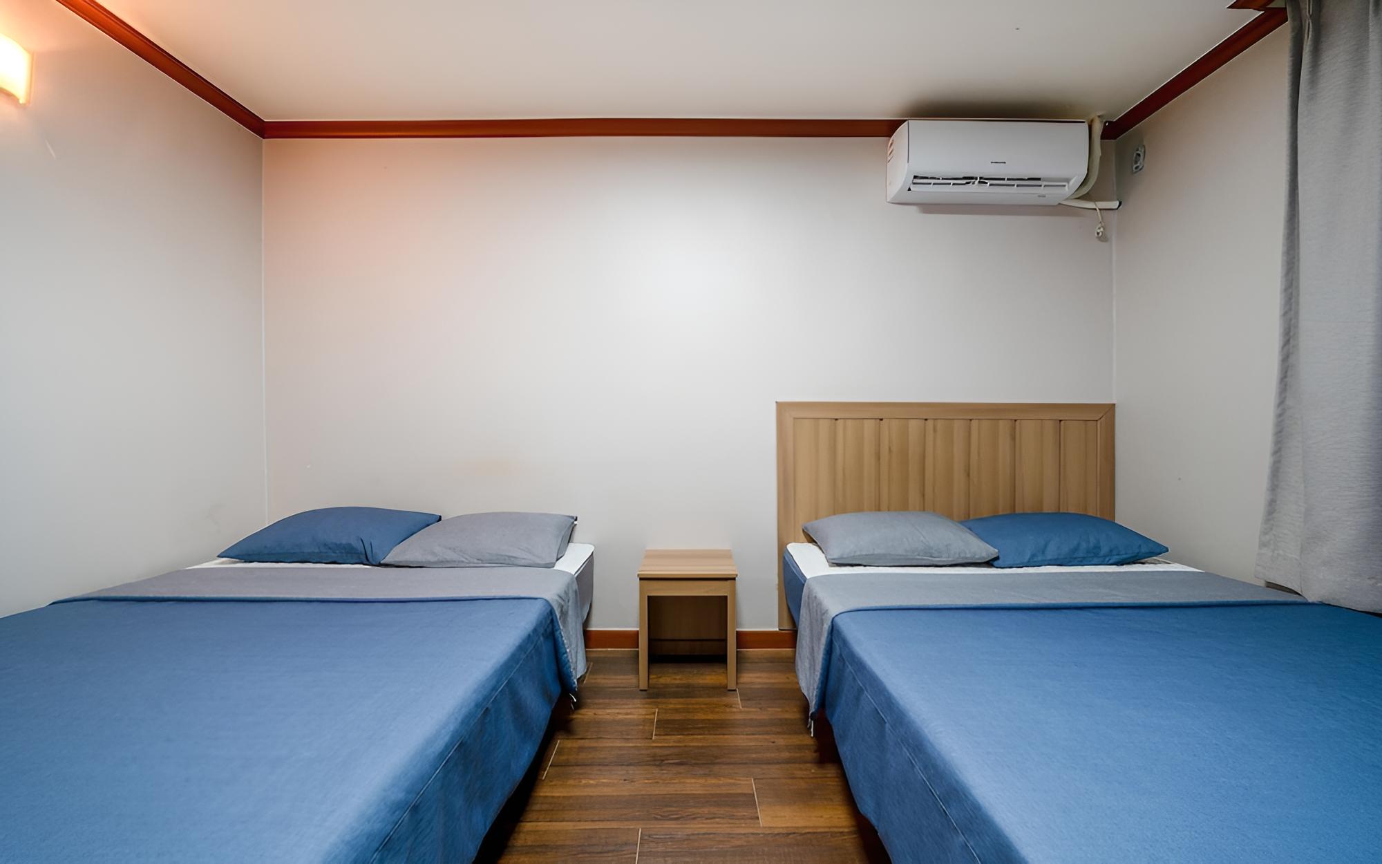 Room (Twin) photo 2
