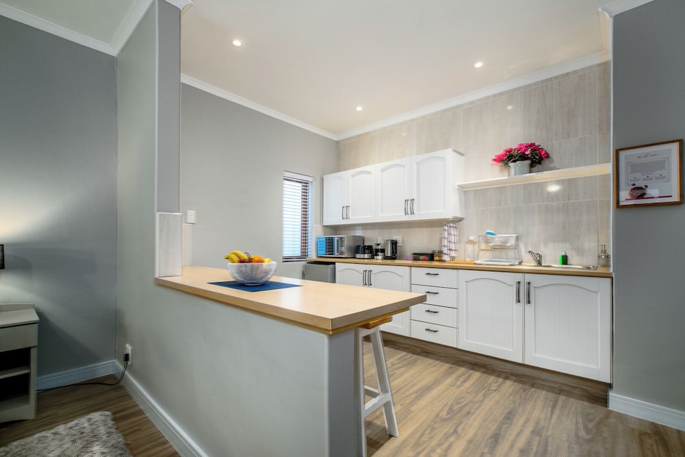 Luxury Double Self-catering Suite photo 2