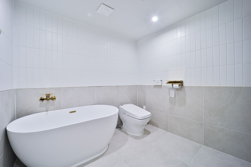 Deluxe Room (Ocean View) photo 3