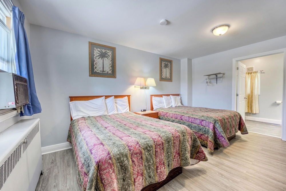Family Room, Multiple Beds, Non Smoking, Kitchenette photo 1