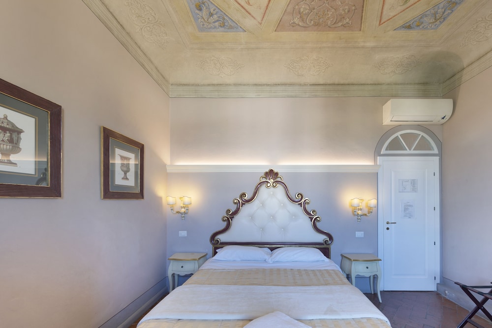 Standard Double or Twin Room photo 2