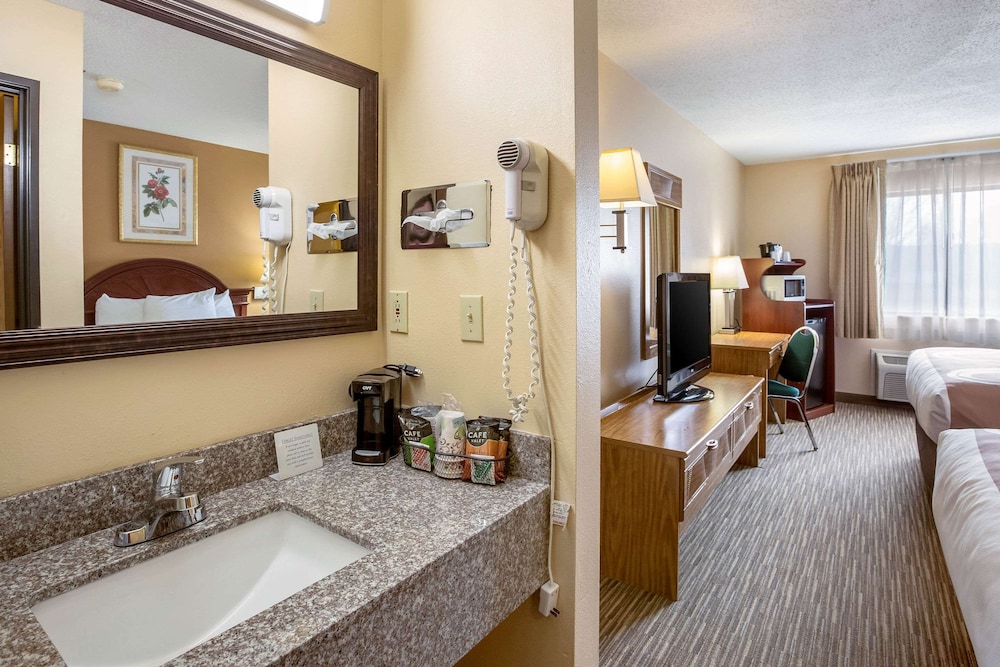Standard Room, 2 Double Beds, Non Smoking - Photo 2