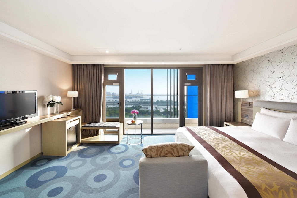 Superior Room, Harbor View, Executive Level - Photo 4