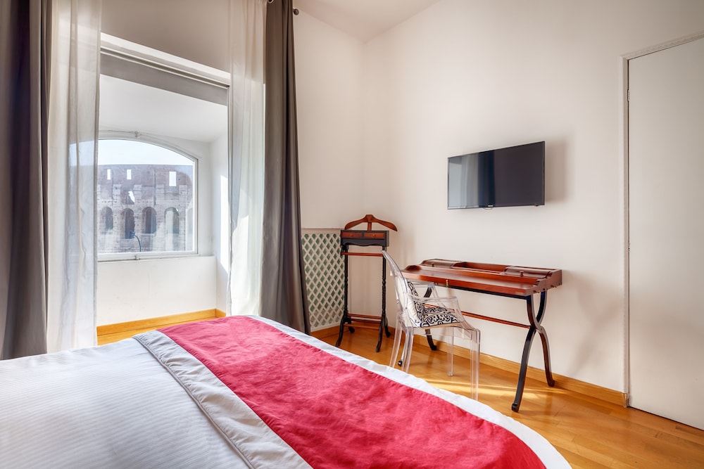 Double Room (with Coliseum View) photo 3