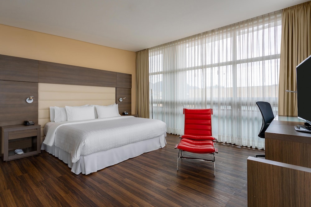 Junior Suite, 1 King Bed (Club Level) photo 1