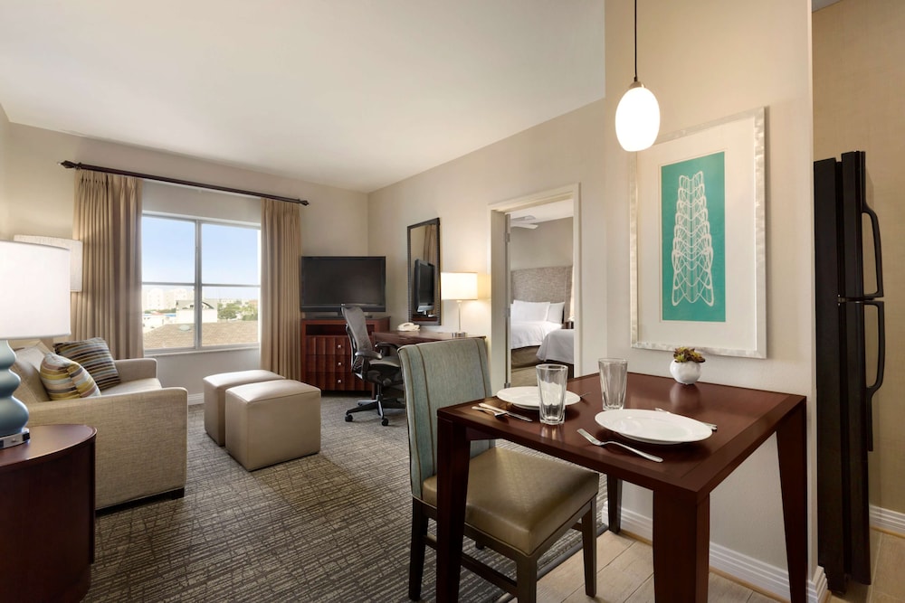 Suite - Photo 3