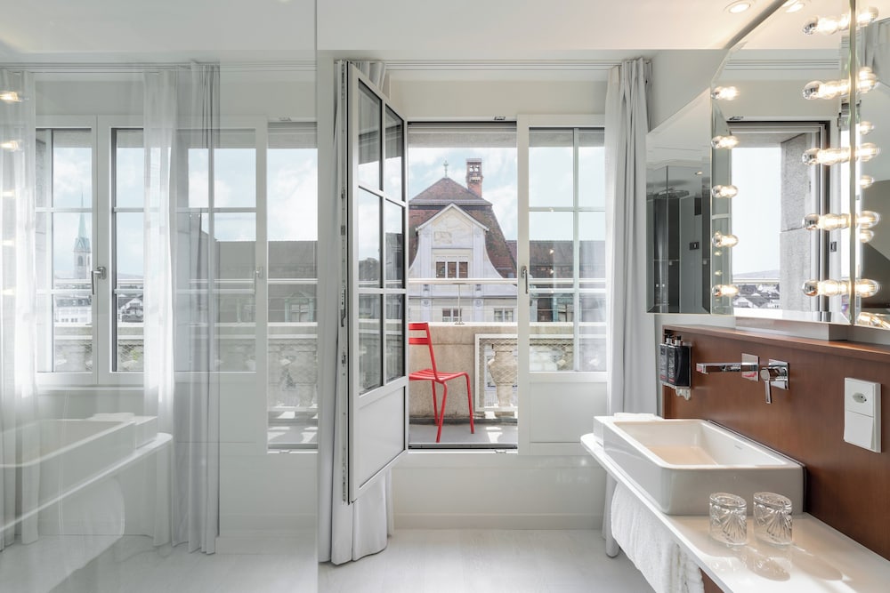 Loft Room thumbnail 6