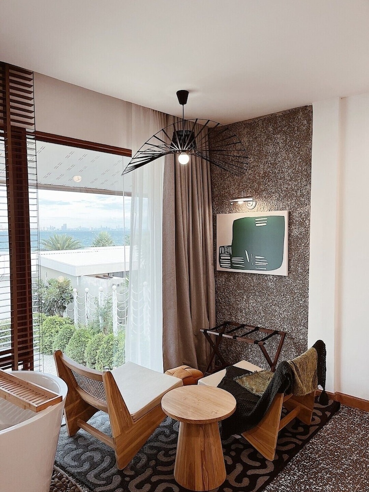 Arctic Sea View With Tub - Photo 4