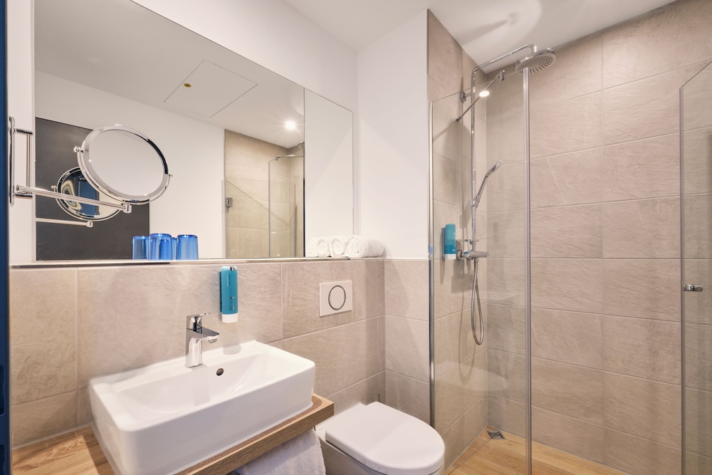 Comfort Room, 1 Queen Bed (Walk-in Shower;Cozy Sitting Corner)