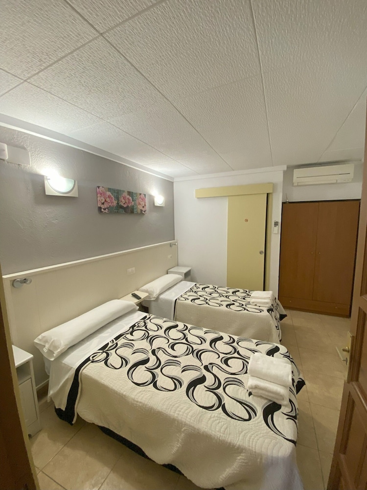 Family Room, 2 Bedrooms photo 2