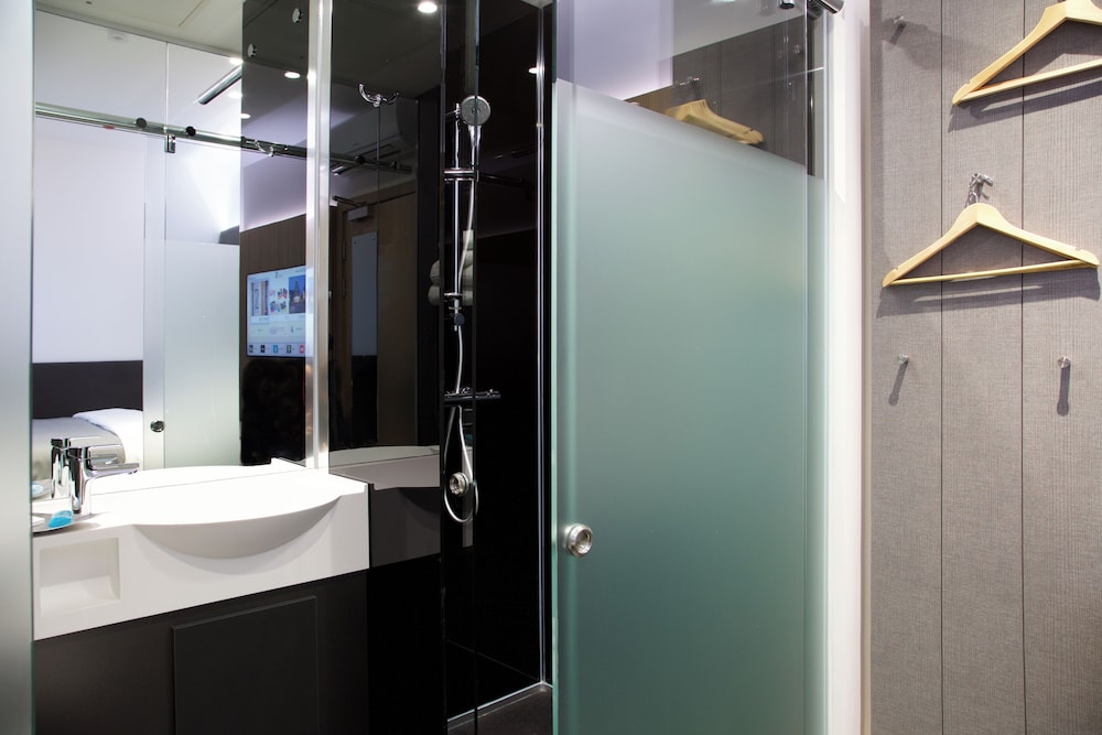 The Z Hotel City - Photo 38
