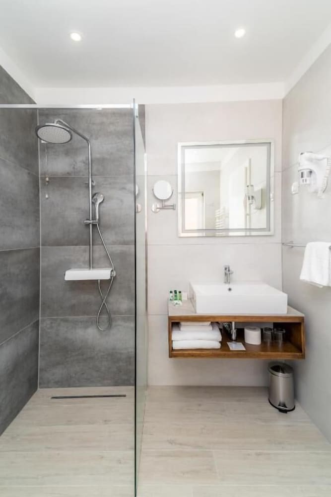Deluxe Double Room, Balcony, Sea View - Photo 2