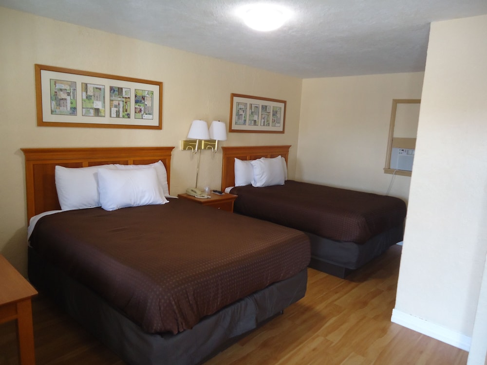 Standard Room, 2 Queen Beds, Smoking photo 2