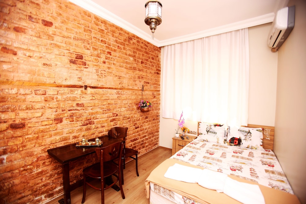 Standard Double or Twin Room photo 1