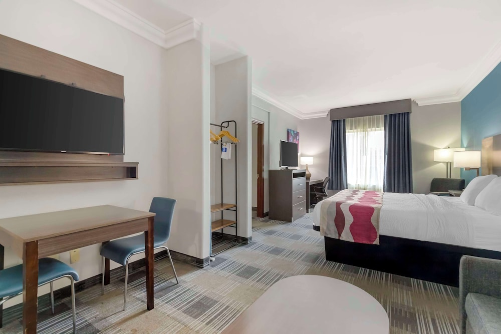 Two Bedroom Suite, 1 King Bed, 1 Queen Bed - Photo 3