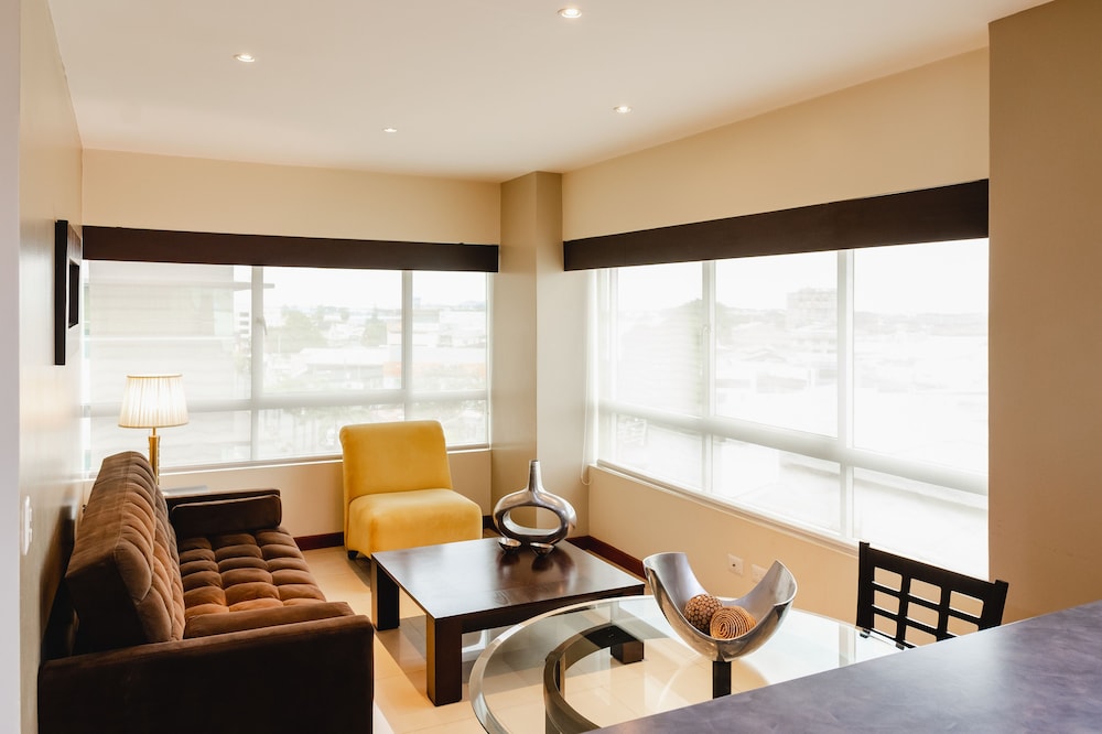 Suite, Multiple Beds, Non Smoking photo 2