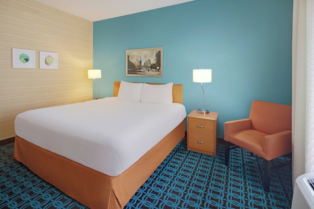 Executive Suite, 1 King Bed with Sofa bed (Mobility Accessible, Tub)