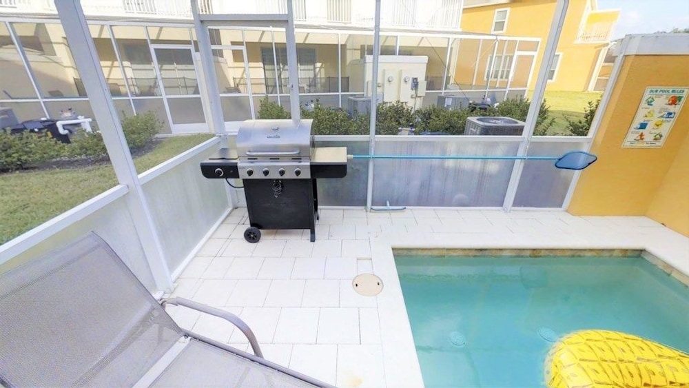 Family Townhome, Private Pool, Garden Area photo 2