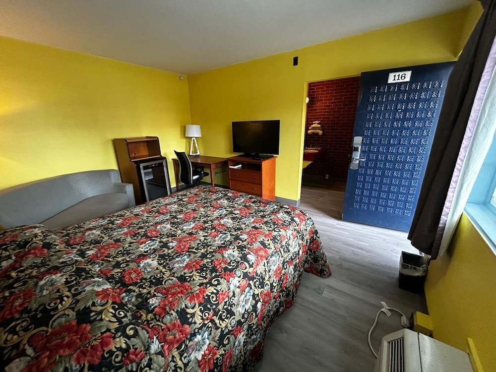 Room, 1 Queen Bed, Non Smoking - Photo 4