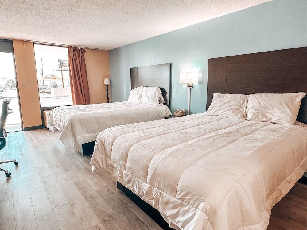 Room, 2 Queen Beds - Photo 8