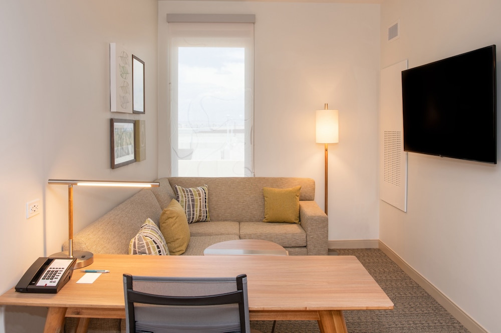 Suite, 1 Bedroom - Photo 2