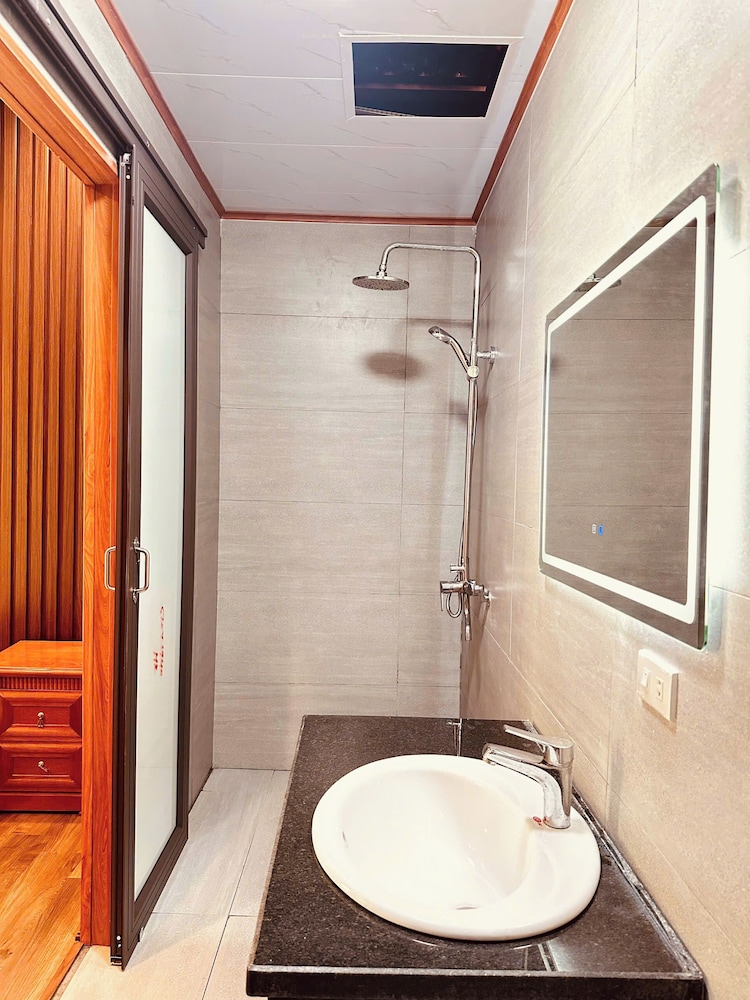 Superior Bungalow - Photo 4