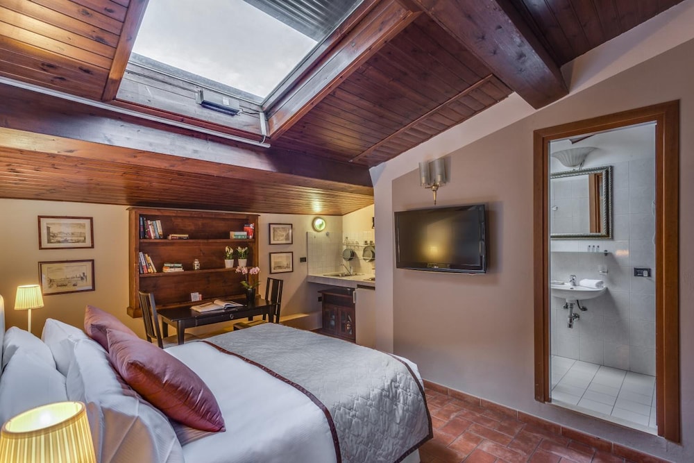 Double Room, 1 Queen Bed photo 2