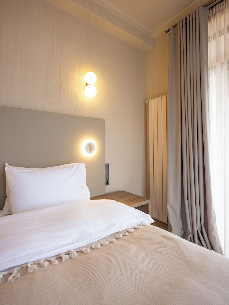 Junior Double or Twin Room photo 3