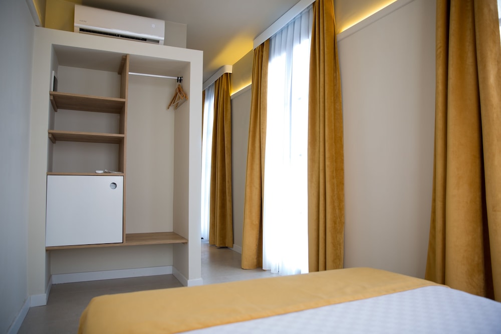 Standard Double Room - Photo 16