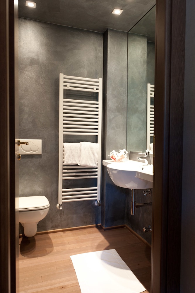 Double Room - Photo 9