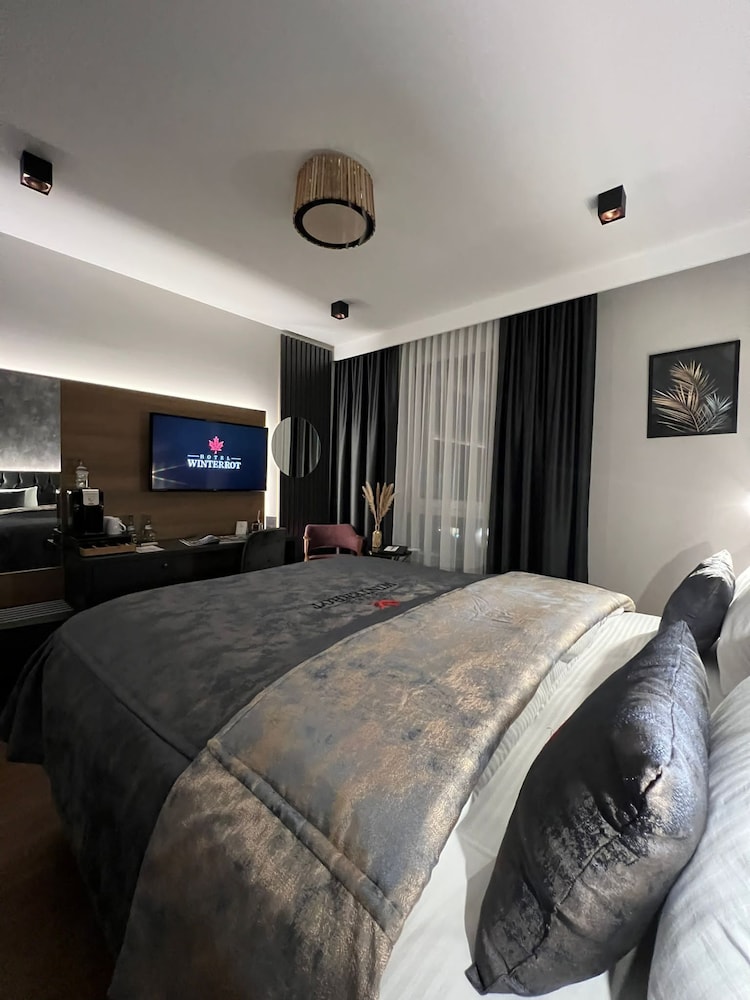 Classic Double Room, 1 King Bed, Non Smoking, Ensuite photo 2