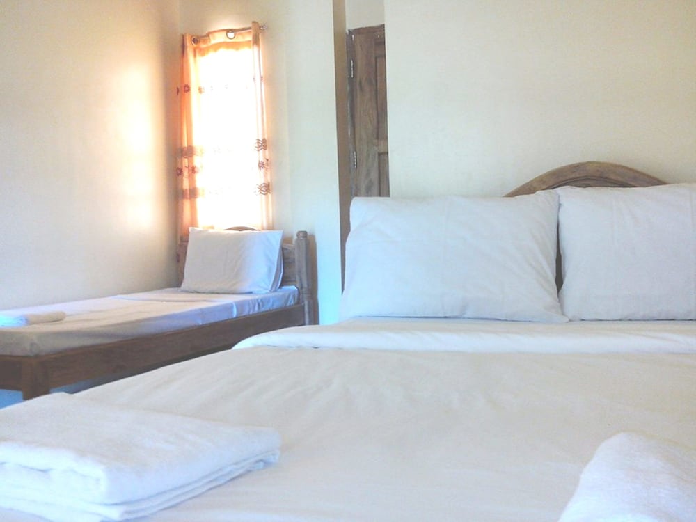 Deluxe Triple Room photo 2