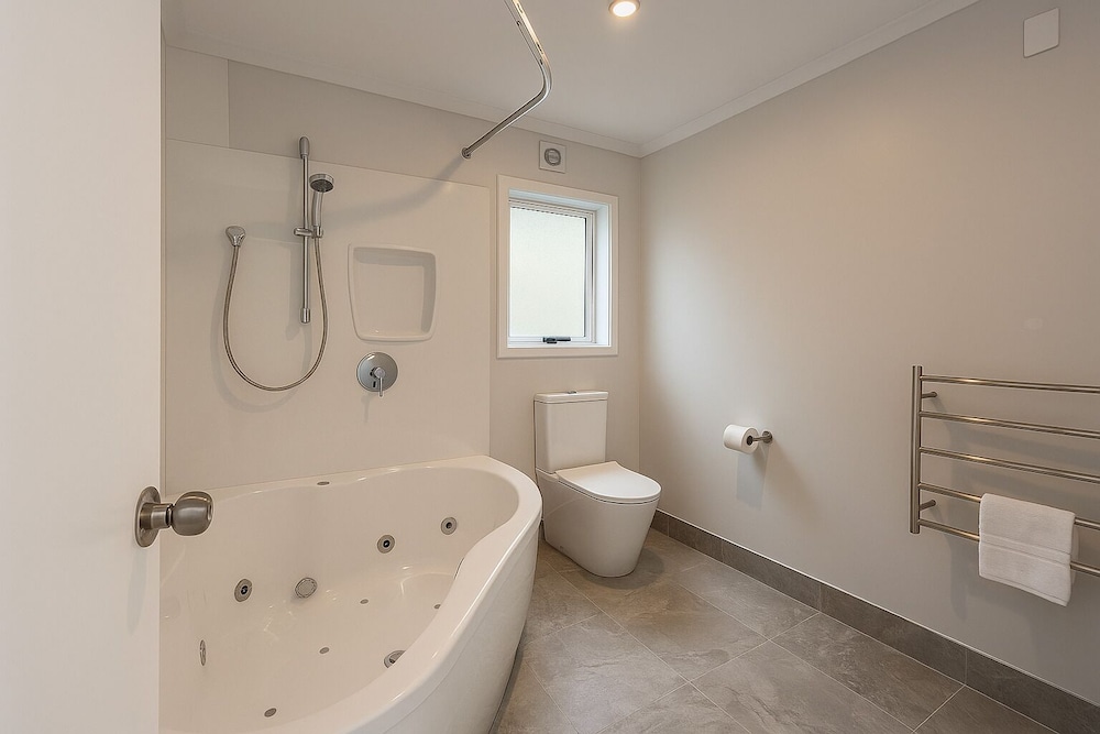 Superior Room, 1 Bedroom, Bathtub - Photo 4