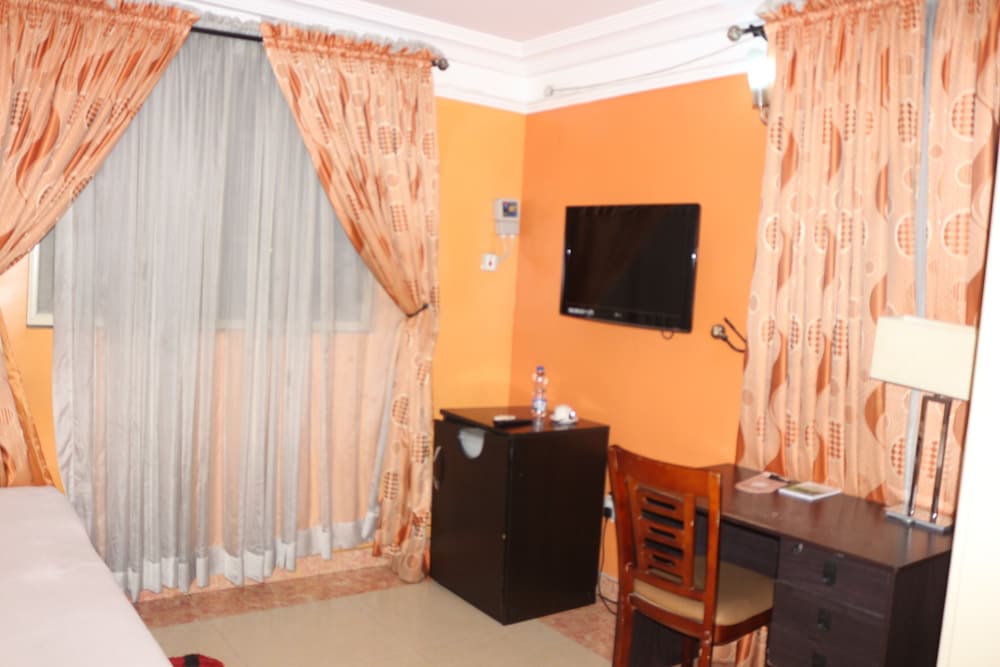 Basic Room, 1 Double Bed, Non Smoking photo 3