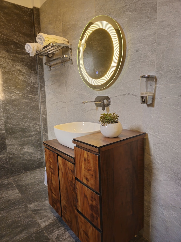 Luxury Room - Photo 5