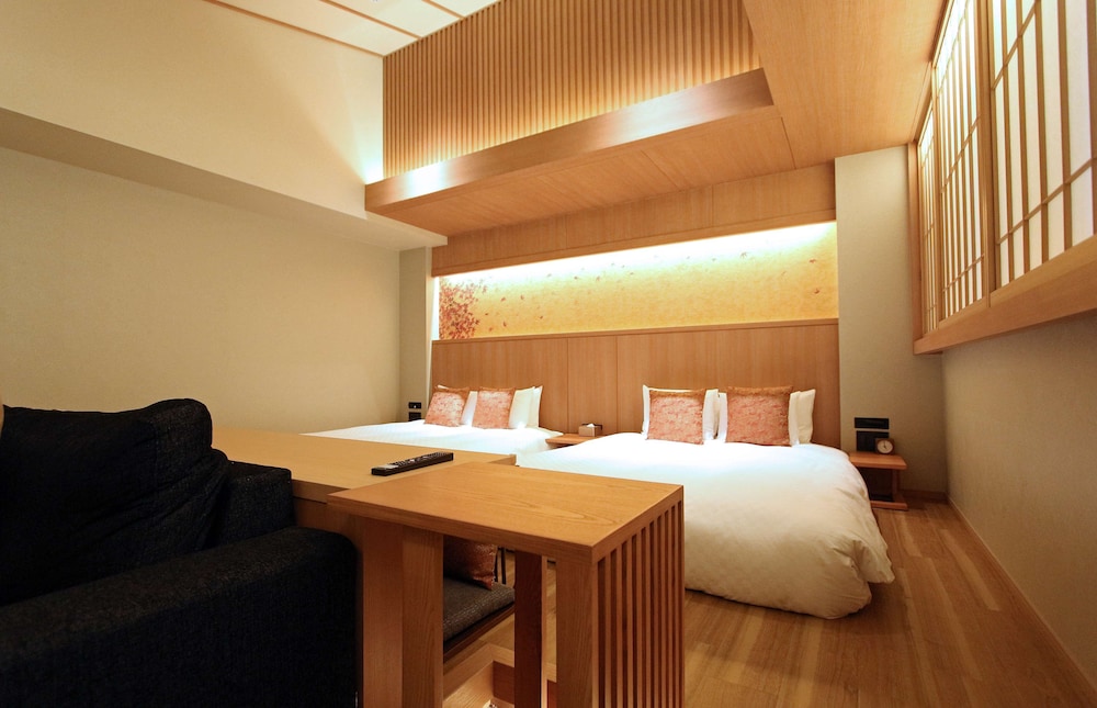 Executive Room, 2 Double Beds, Non Smoking, Bathtub ,Ceiling height 3m(with Single Sofabed) - Photo 2