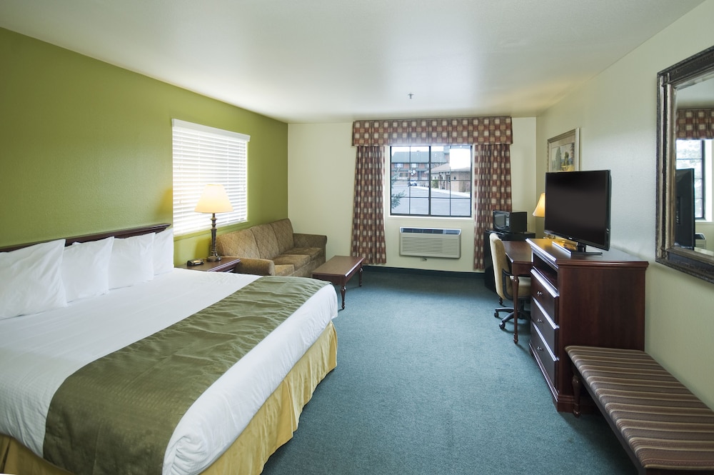 Standard Room, 1 King Bed, Non Smoking photo 3