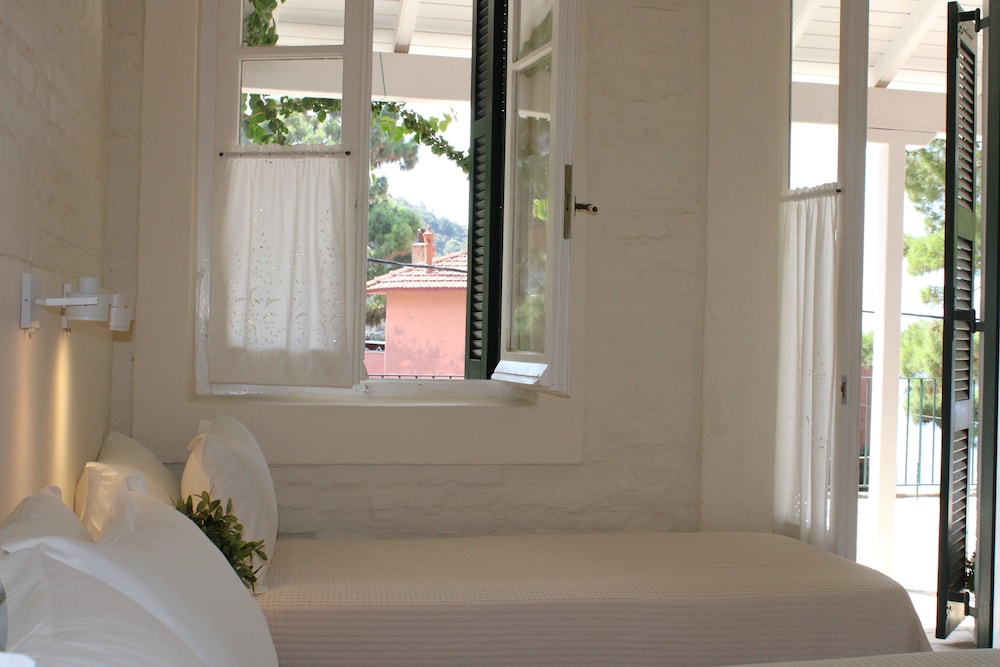 Junior Suite, Partial Sea View