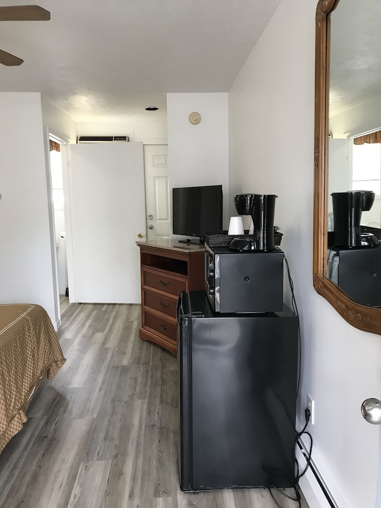 Standard Room, 1 Queen Bed