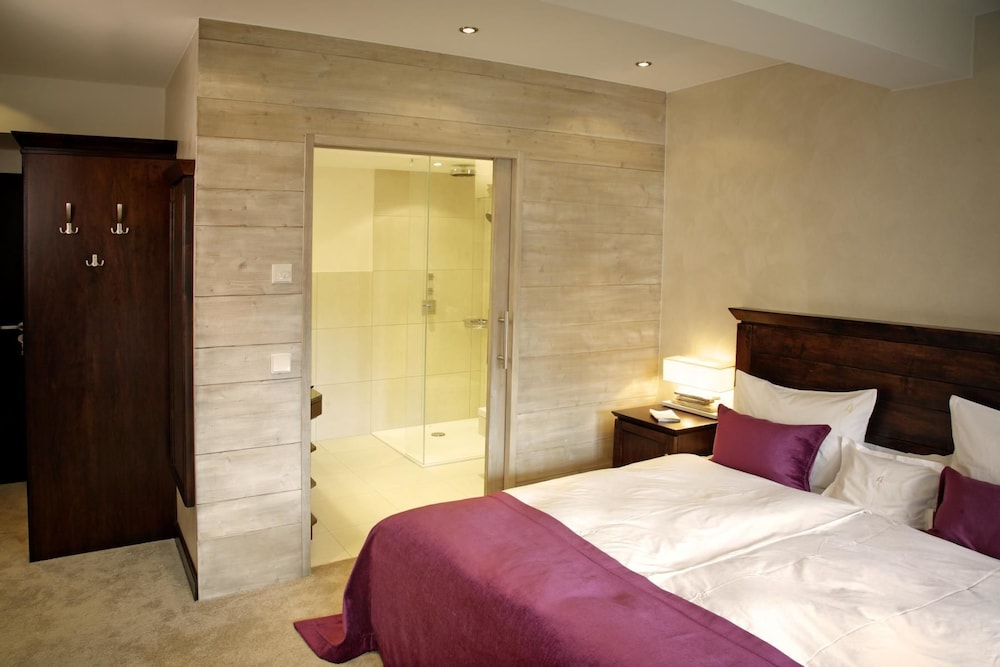 Room, Courtyard View photo 2